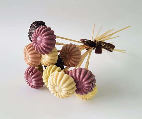 זר פרחי שוקולד של יער הקקאו // צילום: מצלמה בזמן